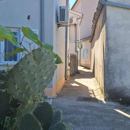 Villy 2 Apartman *